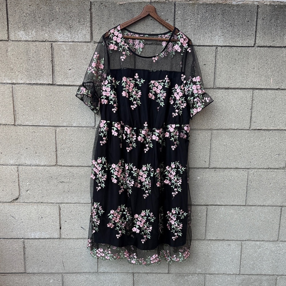 Black Short Sleeve Pink Floral Embroidered